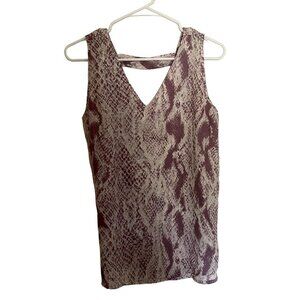 Maurices purple and white lightweight v-neck summer top geometric design